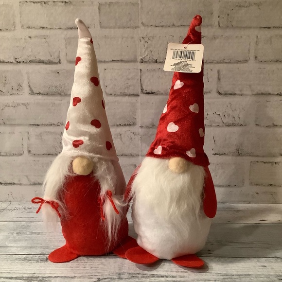 Set of 2 Heart Hat Valentine Gnomes - Picture 2 of 2